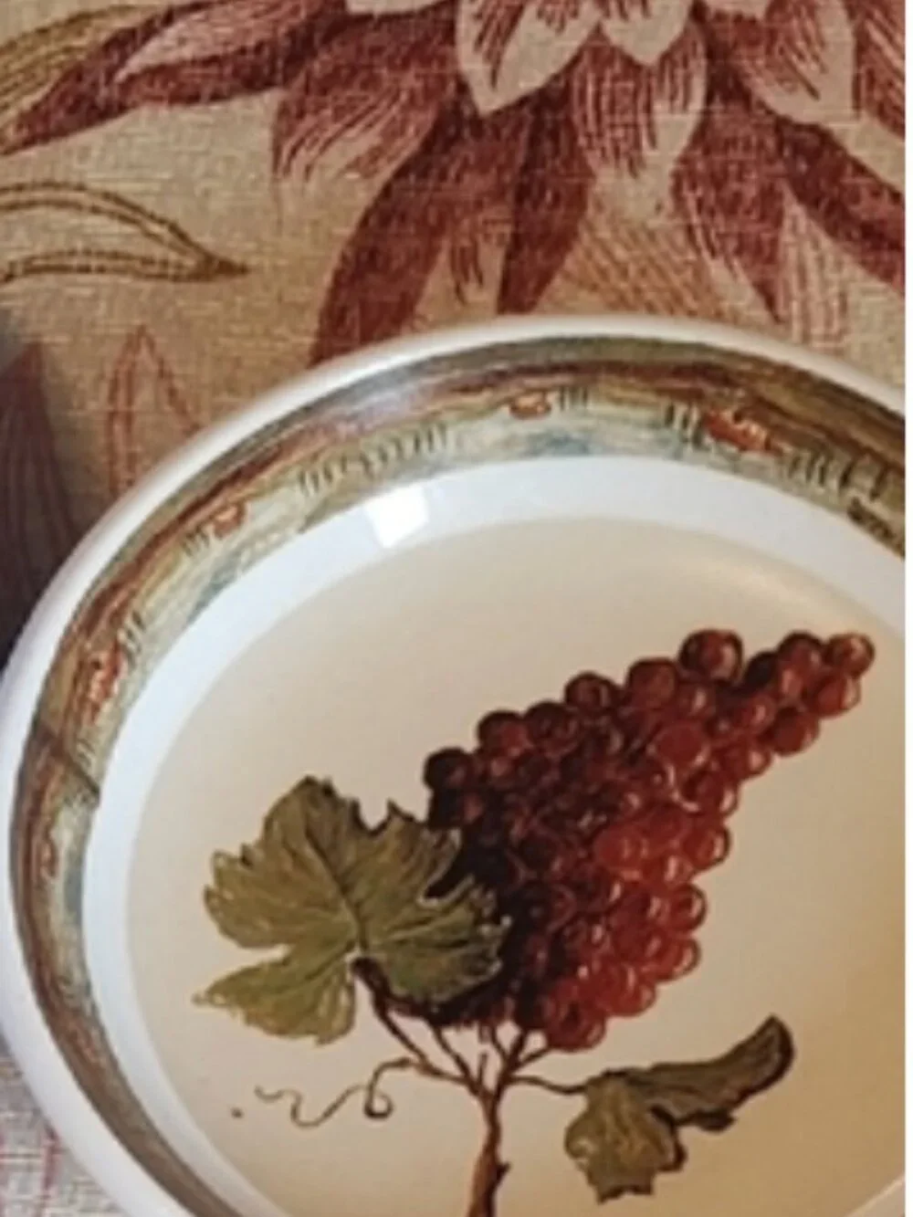 PETS: MINI CAT DISH PLATE (GRAPE PRINT DESIGN)